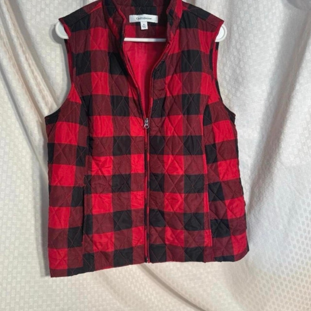 Croft & Barrow red and black plaid quilted vest Size XL EUC